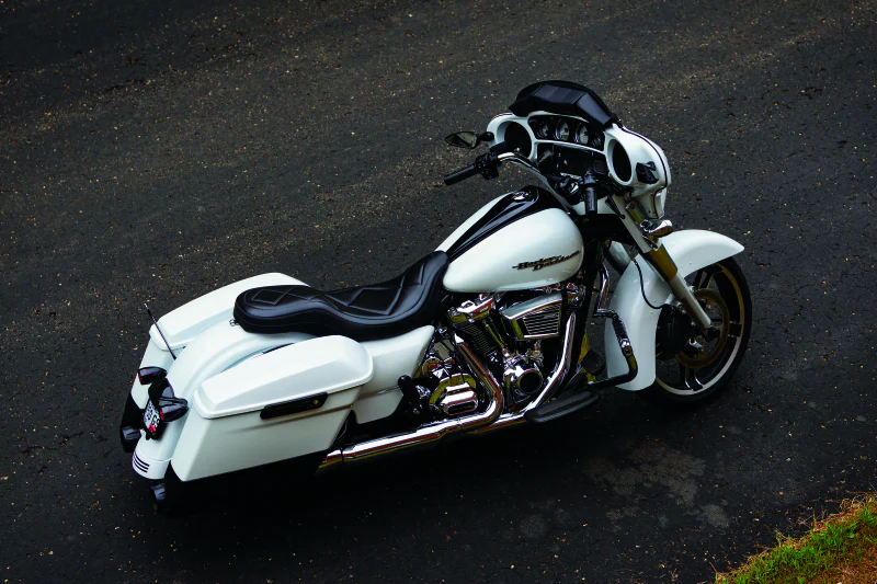 Kuryakyn Batwing Fairing Pouch Bag 14 and Up Black - Image 5