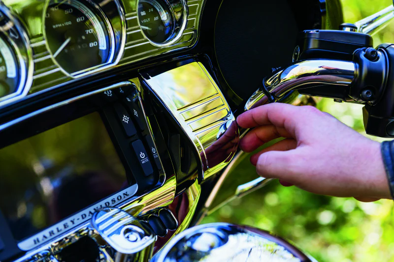 Kuryakyn Deluxe Tri-Line Stereo Trim Kit 14-Up Touring Models Chrome - Image 2