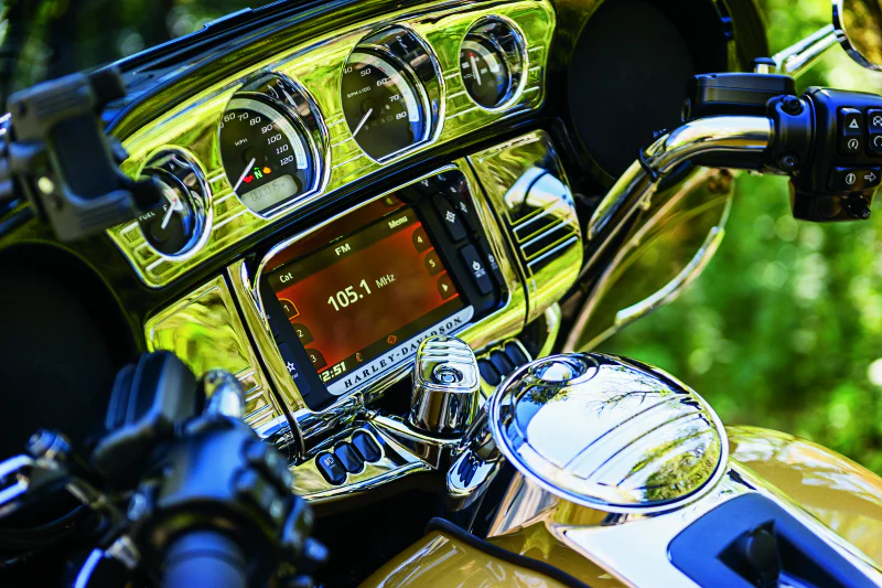 Kuryakyn Deluxe Tri-Line Stereo Trim Kit 14-Up Touring Models Chrome - Image 3
