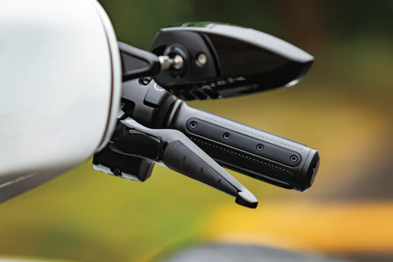 Kuryakyn Heavy Industry Grips Throttle-By-Wire Chrome - Image 3