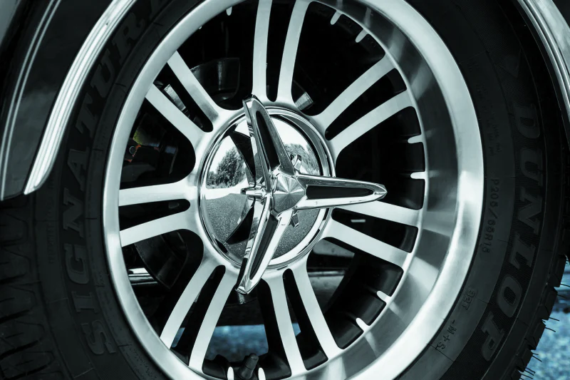 Kuryakyn Knock-Off Center Caps For Trikes Chrome - Image 3
