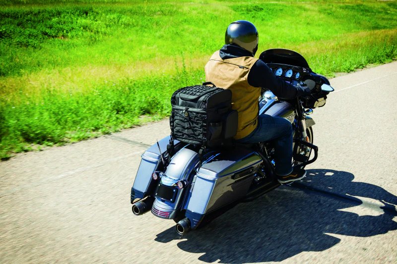 Kuryakyn Momentum Vagabond Bag - Image 12