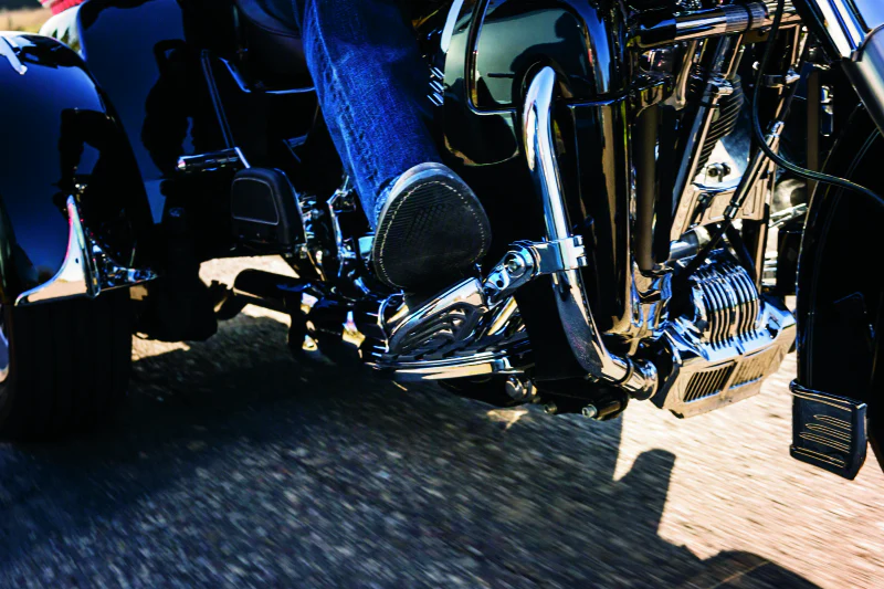 Kuryakyn Oil Cooler Cover 11-16 Touring Chrome - Image 5