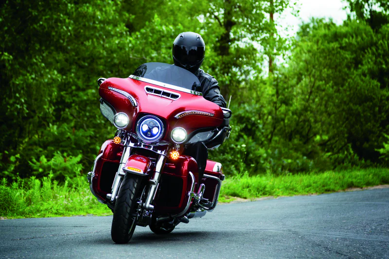 Kuryakyn Smooth Windshield Trim 14-Up Touring Chrome - Image 11