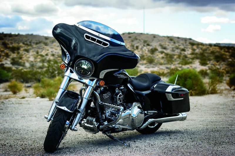 Kuryakyn Smooth Windshield Trim 14-Up Touring Chrome - Image 6