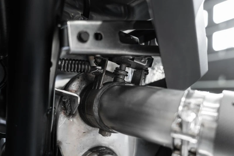 MBRP 20-22 Polaris RZR Pro XP 2.5in Slip-On Active Exhaust Dual Out - Image 3