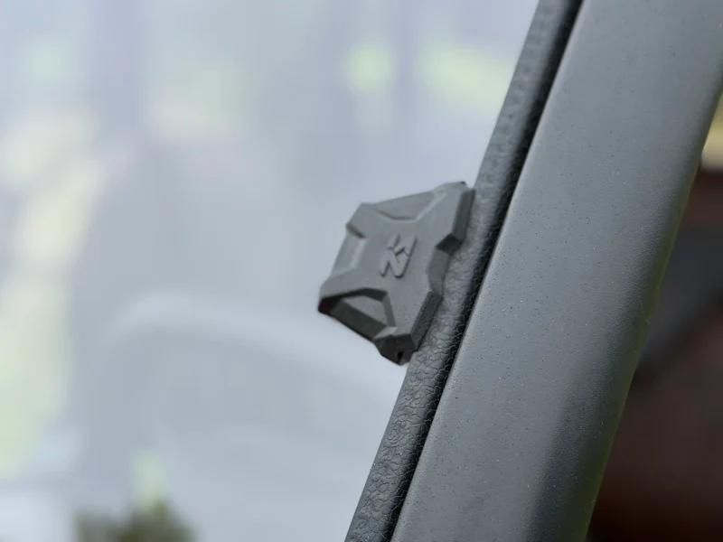 Seizmik 25+ CFMoto U10/10 XL Pro Toolless Windshield - UV - Image 6