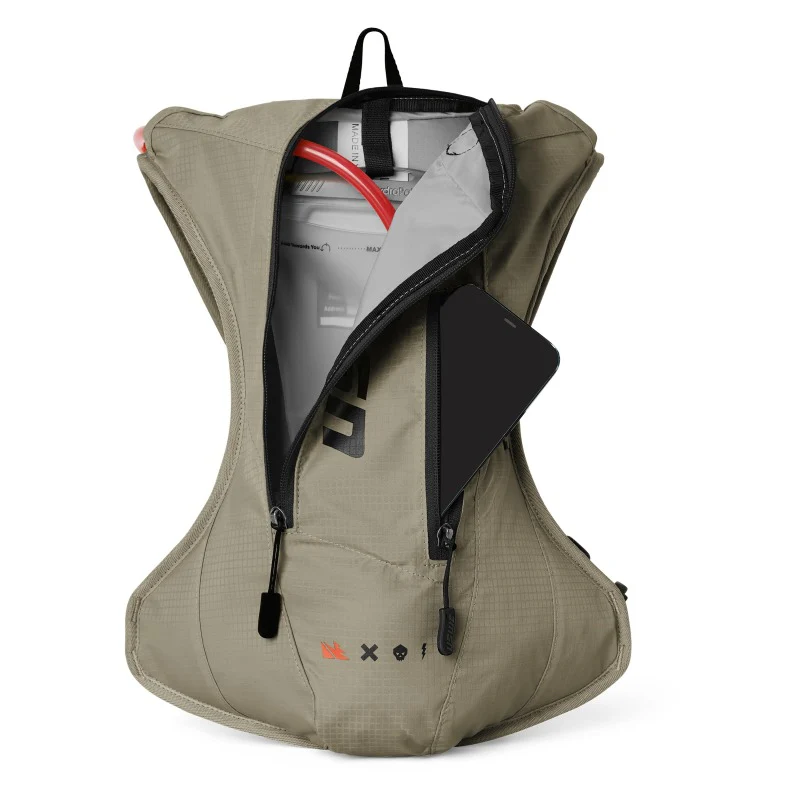 USWE Outlander Moto Hydration Pack 4L - Sand - Image 2